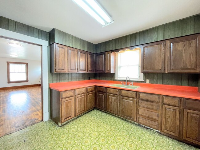Building Photo - 3 bed 1 bath home