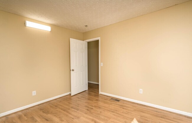 Building Photo - 1016 Bella Dona Rd