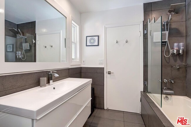 Building Photo - 3063 Deep Canyon Dr