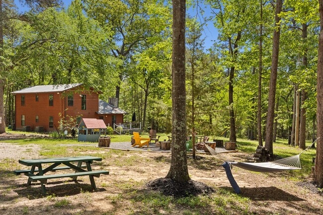 Building Photo - 10 Boat Launch Rd