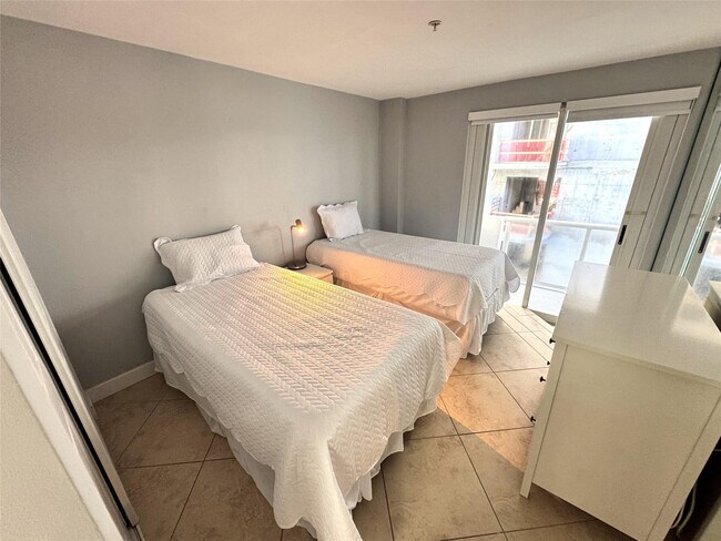 Building Photo - 9195 Collins Ave