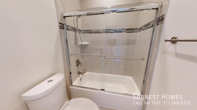 Building Photo - 146 1/2 Rosemont Ave-