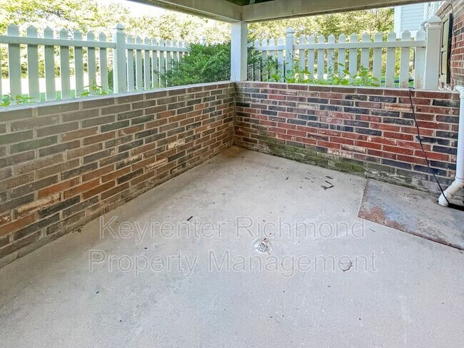 Building Photo - 9389 Horse Castle Ct