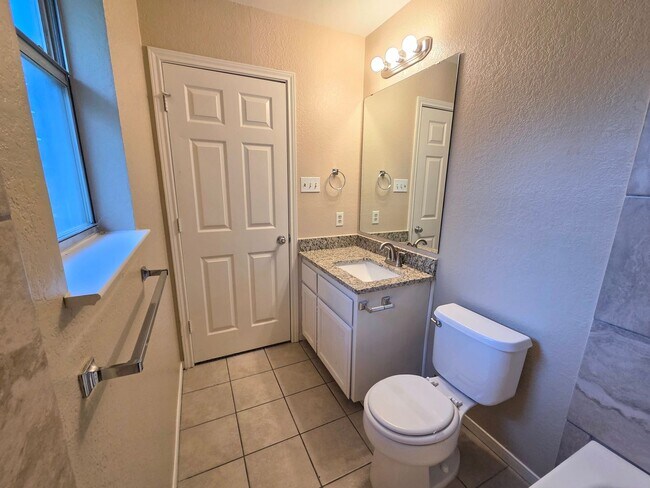 Building Photo - Charming 3-Bed, 2-Bath Country Home in Kem...