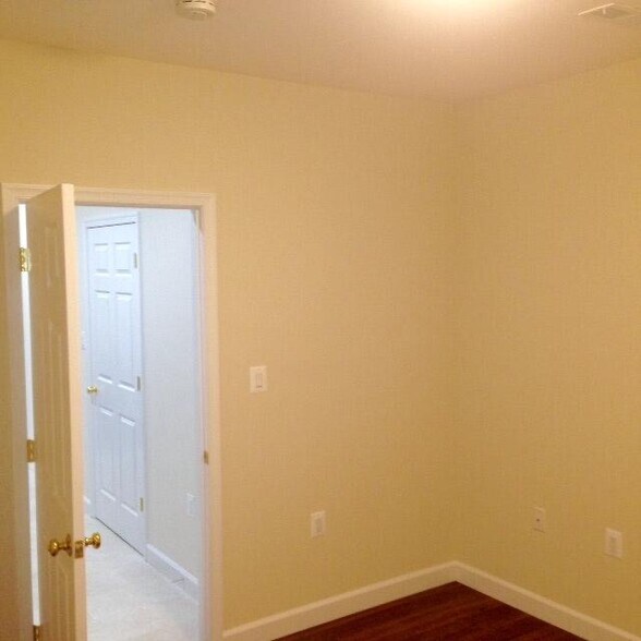 Building Photo - 20385 Dunkirk Sq