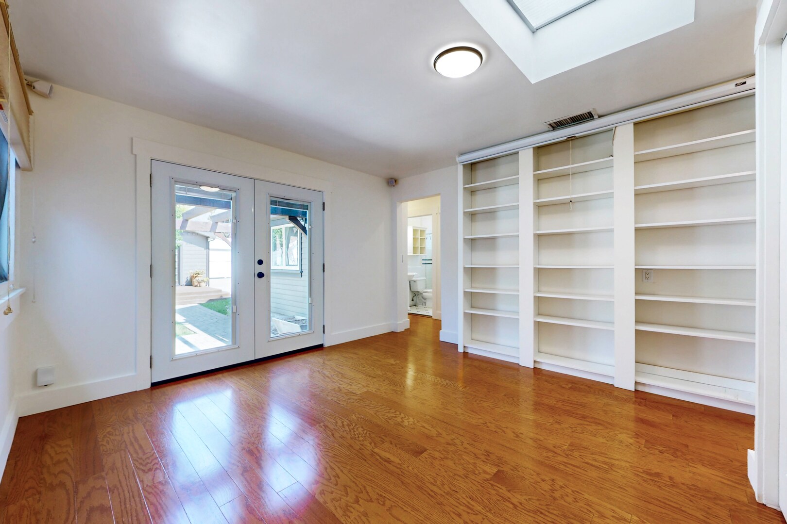 Building Photo - 1845 Las Lunas St