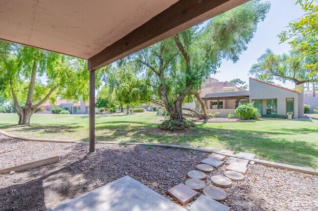 Building Photo - Live in luxury in this Scottsdale condo!