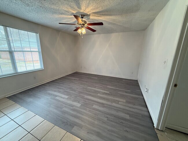 Building Photo - Wolf Manor