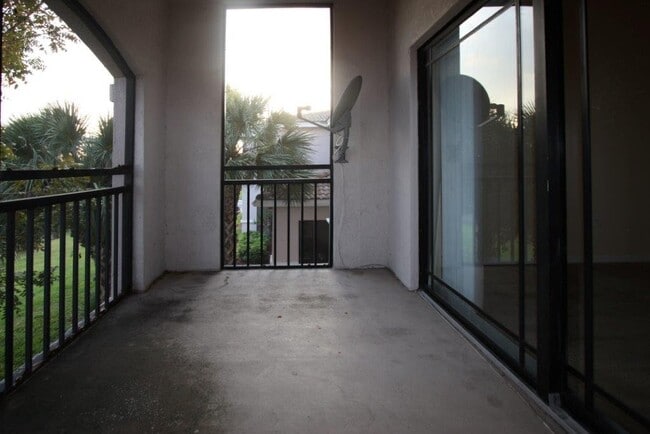 Building Photo - 2Bd /2Ba Condo with Stunning Lake Views!  ...