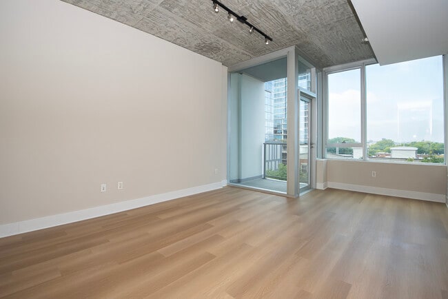 Building Photo - 1345 S Wabash Ave