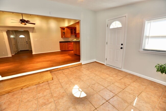 Building Photo - Adorable 3-Bedroom Home Ready 12-05-25!! Fenced Backyard - Pet Friendly - Open Floor-Plan!