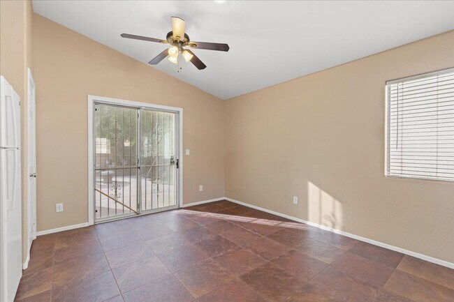 Building Photo - Single Story 3 Bedroom Home with Beautiful Backyard Space