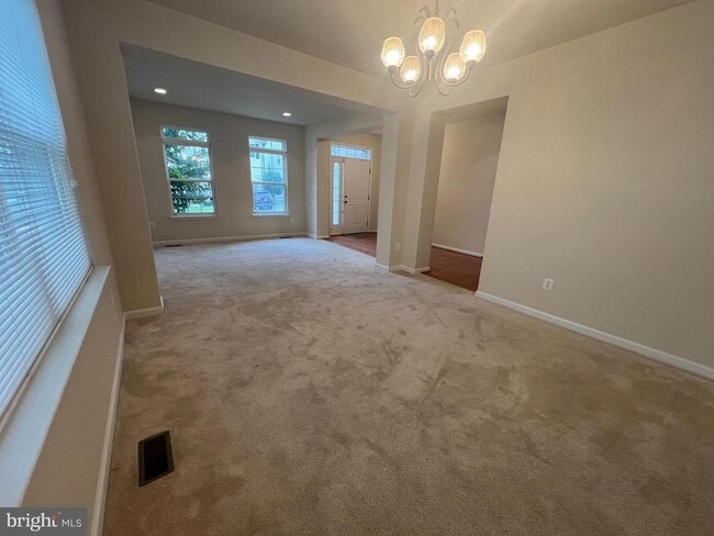 Building Photo - 12 Rivers Edge Terrace