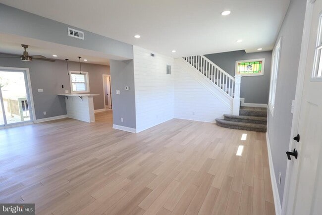 Building Photo - 5110 Kenwood Ave