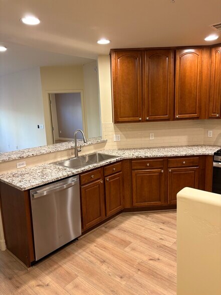 Building Photo - 5450 E Deer Valley Dr