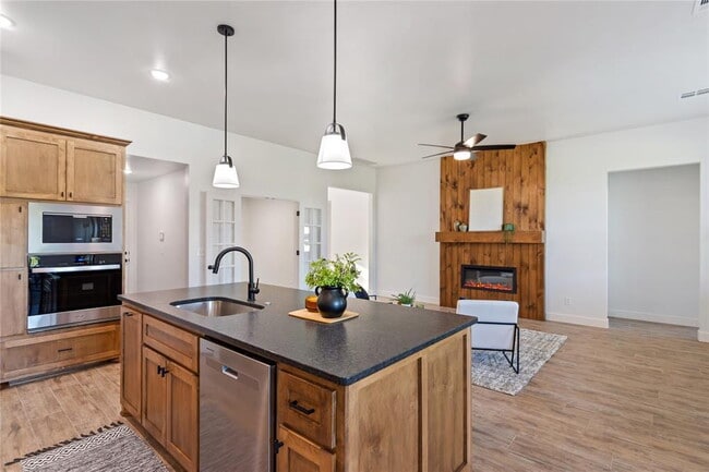 Building Photo - Brand New Home