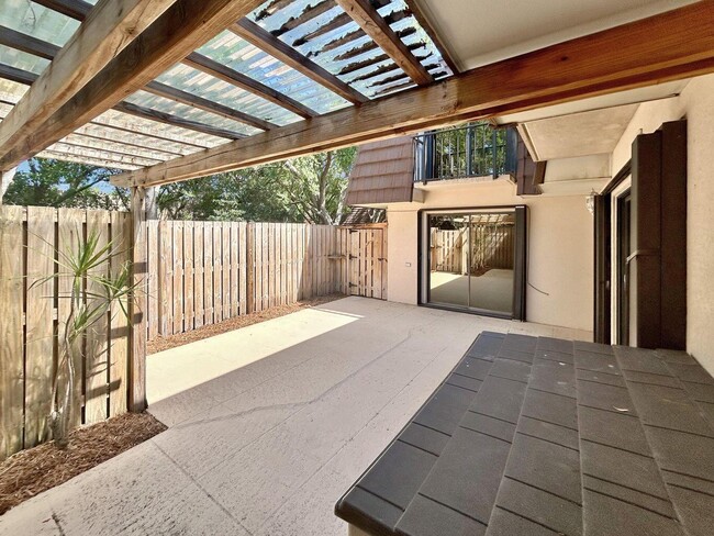 Building Photo - 405 4th Ln