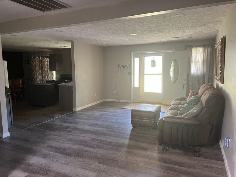 Building Photo - 320 Caraway Ln