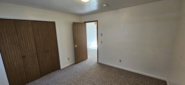 Building Photo - 137 Mapfel St