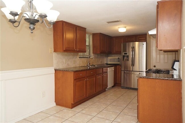 Building Photo - 6525 Hart Ln