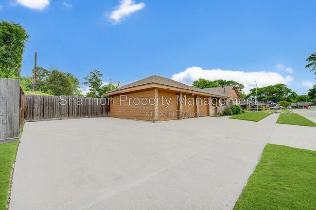 Building Photo - 5403 Clift Haven Dr
