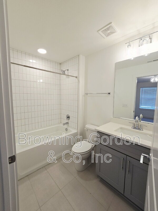 Building Photo - 700 N Dupont Ave