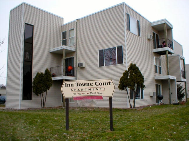 Building Photo - 141 Birch St N