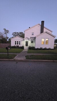 Building Photo - Charming 2BR Duplex in the Heart of Downtown Mobile – Pet Friendly