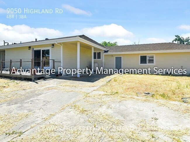 Building Photo - Unique 4 Bed / 3 Bath 3,484 Sq Ft Home off...