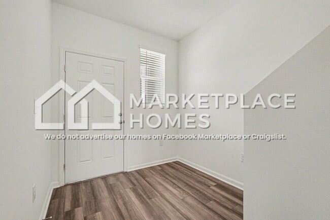 Building Photo - 11910 Sylvia St