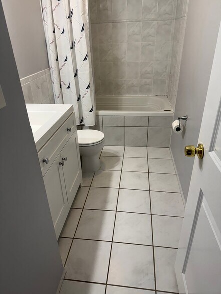 Building Photo - 418 Farrwood Dr