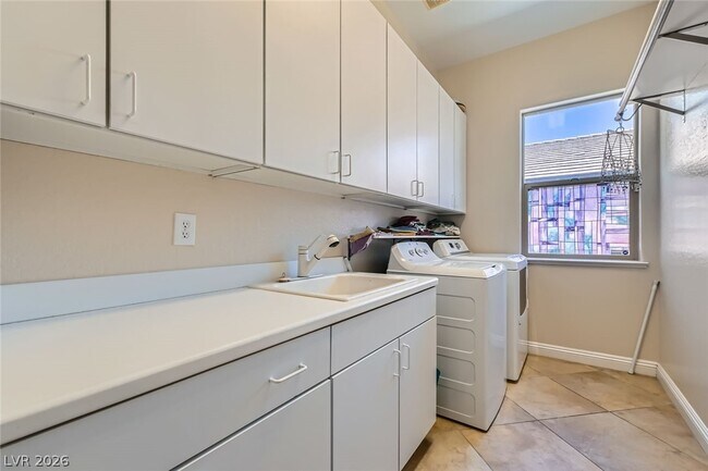 Building Photo - 7387 Preen St