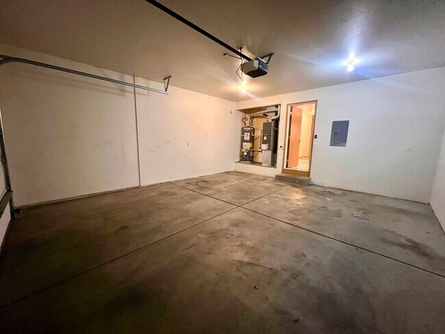 Building Photo - c1311