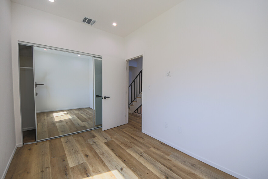 Building Photo - 121 S Coronado St