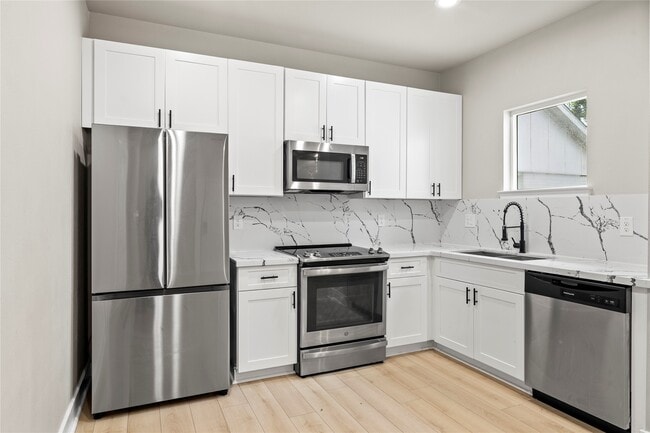 Building Photo - 2406 Truxillo St
