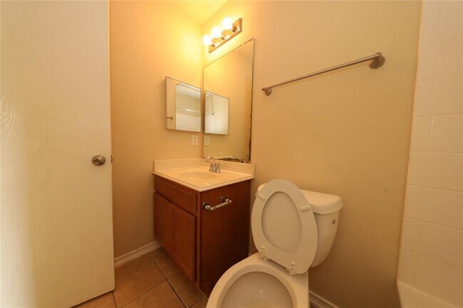Building Photo - 14430 Hamilton Grove Ln