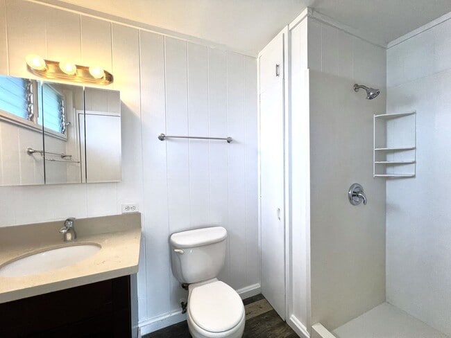 Building Photo - Peaceful Manoa - Spacious three bedroom, o...