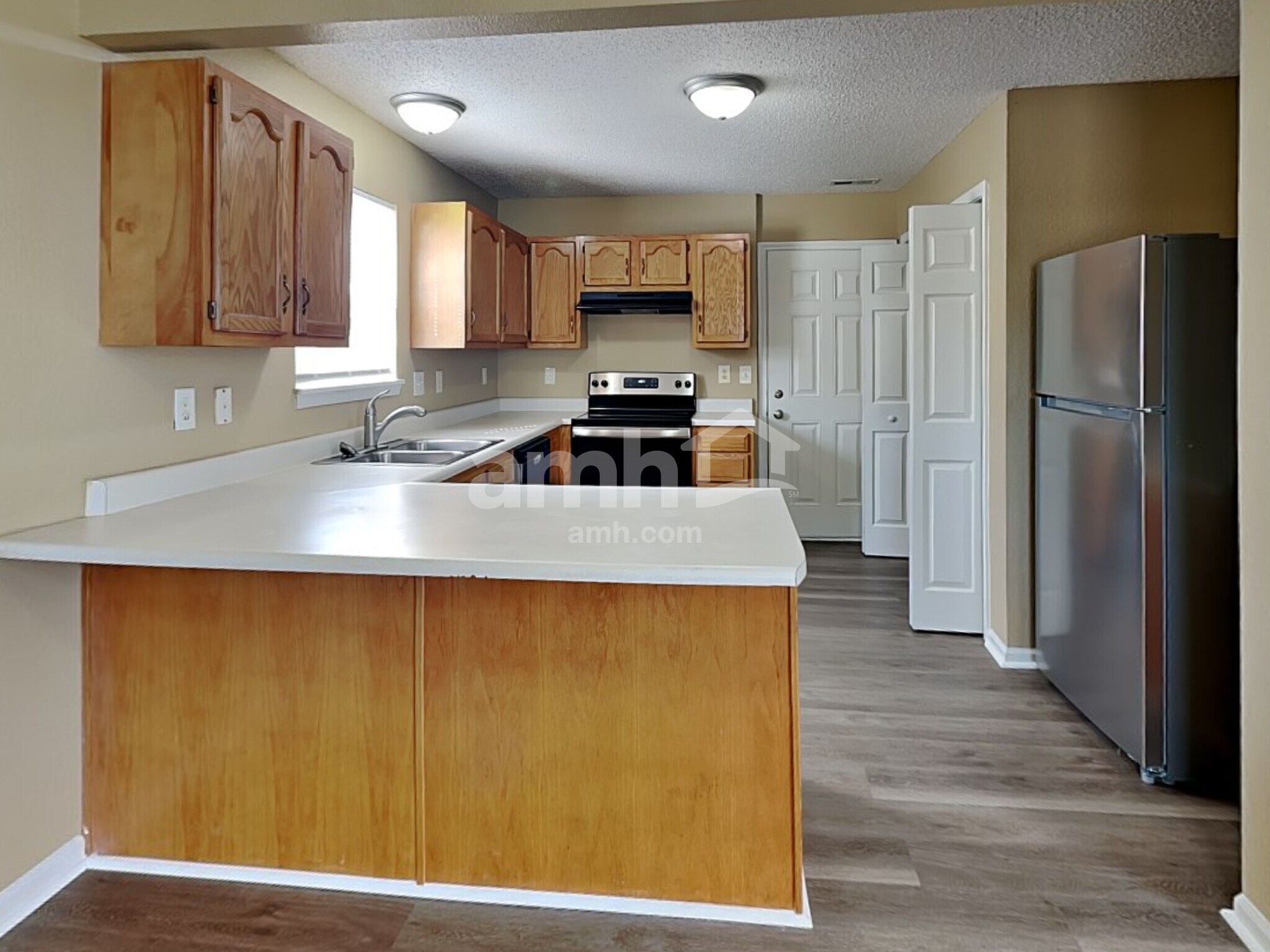 Building Photo - 1721 Blue Lake Dr