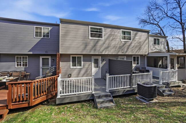 Building Photo - 315 Western Ave