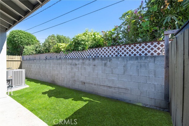 Building Photo - 2204 E La Palma Ave