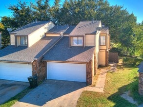 Building Photo - Updated 3 Bedroom, 2 Bathroom Duplex in the Heart of Broken Arrow!