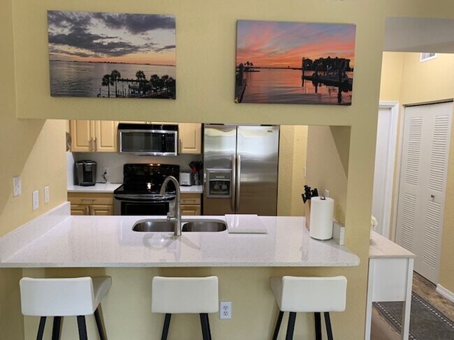 Building Photo - Annual turnkey furnished (optional) renovated luxury 2/2 condo downtown Sarasota at Broadway Prom...