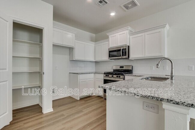 Building Photo - 11605 Mackenzie Wy