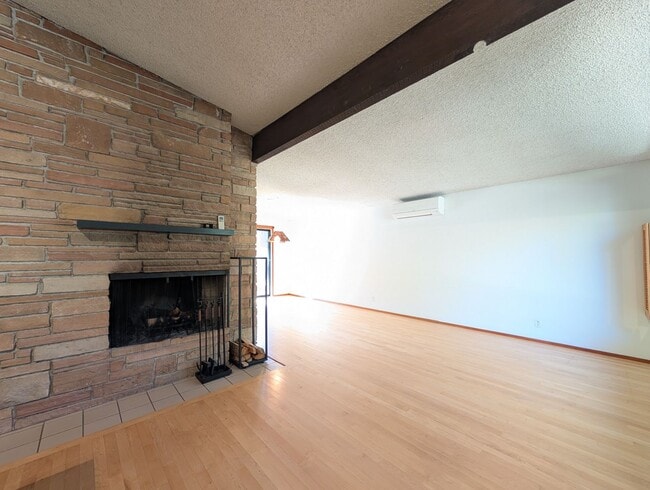 Building Photo - Fantastic 3-Bedroom, 2.5-Bath Home In East Eugene!