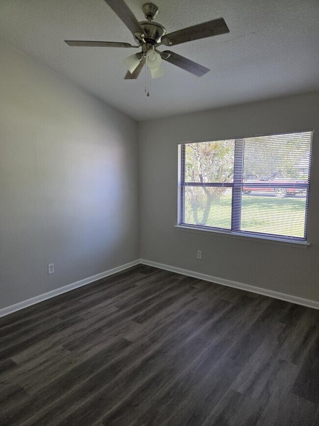 Building Photo - 2 bedroom in Middleburg FL 32068