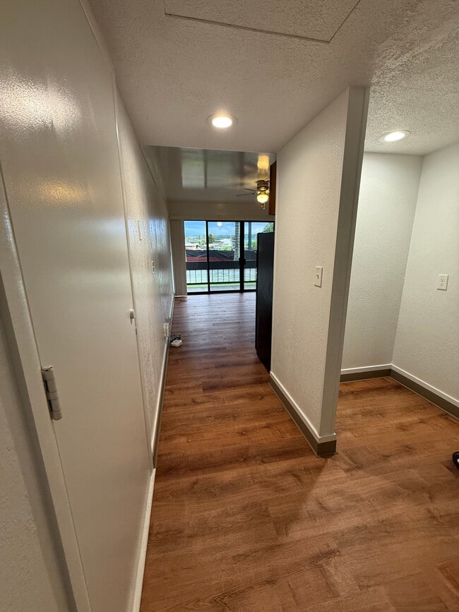 Building Photo - 400 Hualani St