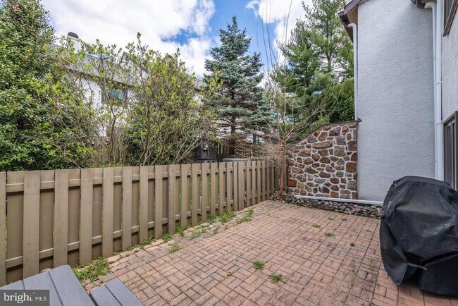 Building Photo - 114 Pinecrest Ln