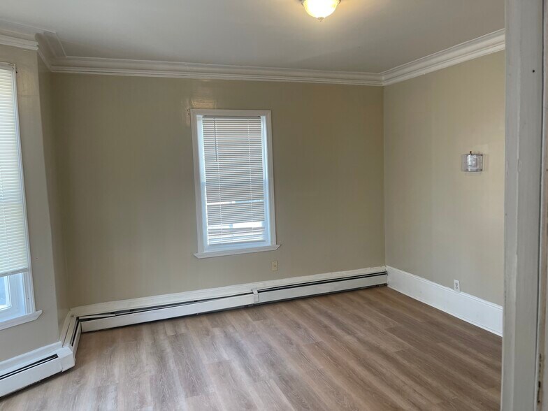 Building Photo - 30 Pekin St