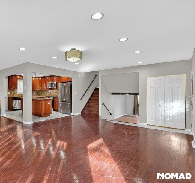 Building Photo - 7151 Hamlin Ave