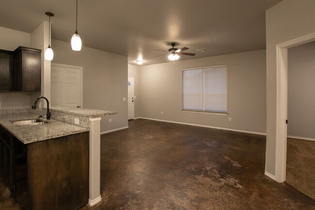 Building Photo - 3-Bed, 2-Bath Duplex with Waterway Views -...